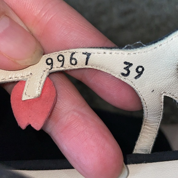 Prada black suede platform pink tulip t-strap sandals - Picture 14 of 15